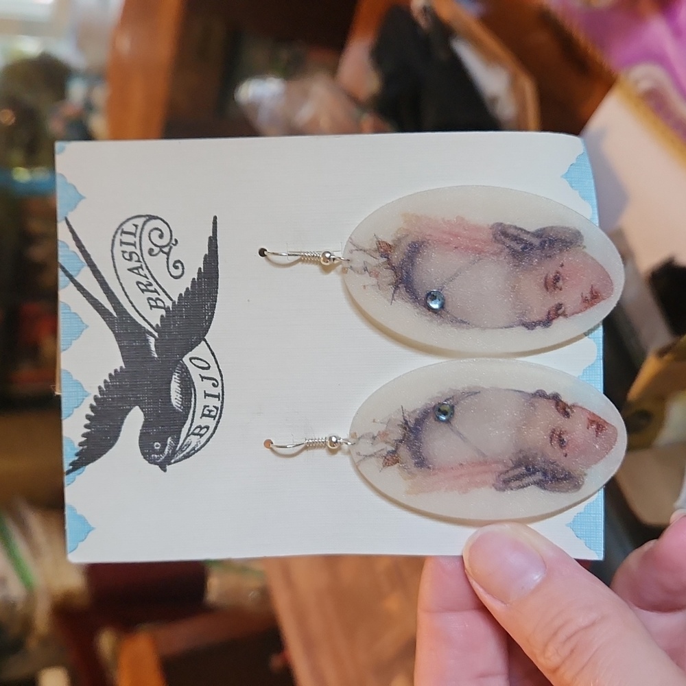Let Them Eat Cake Earrings nwt